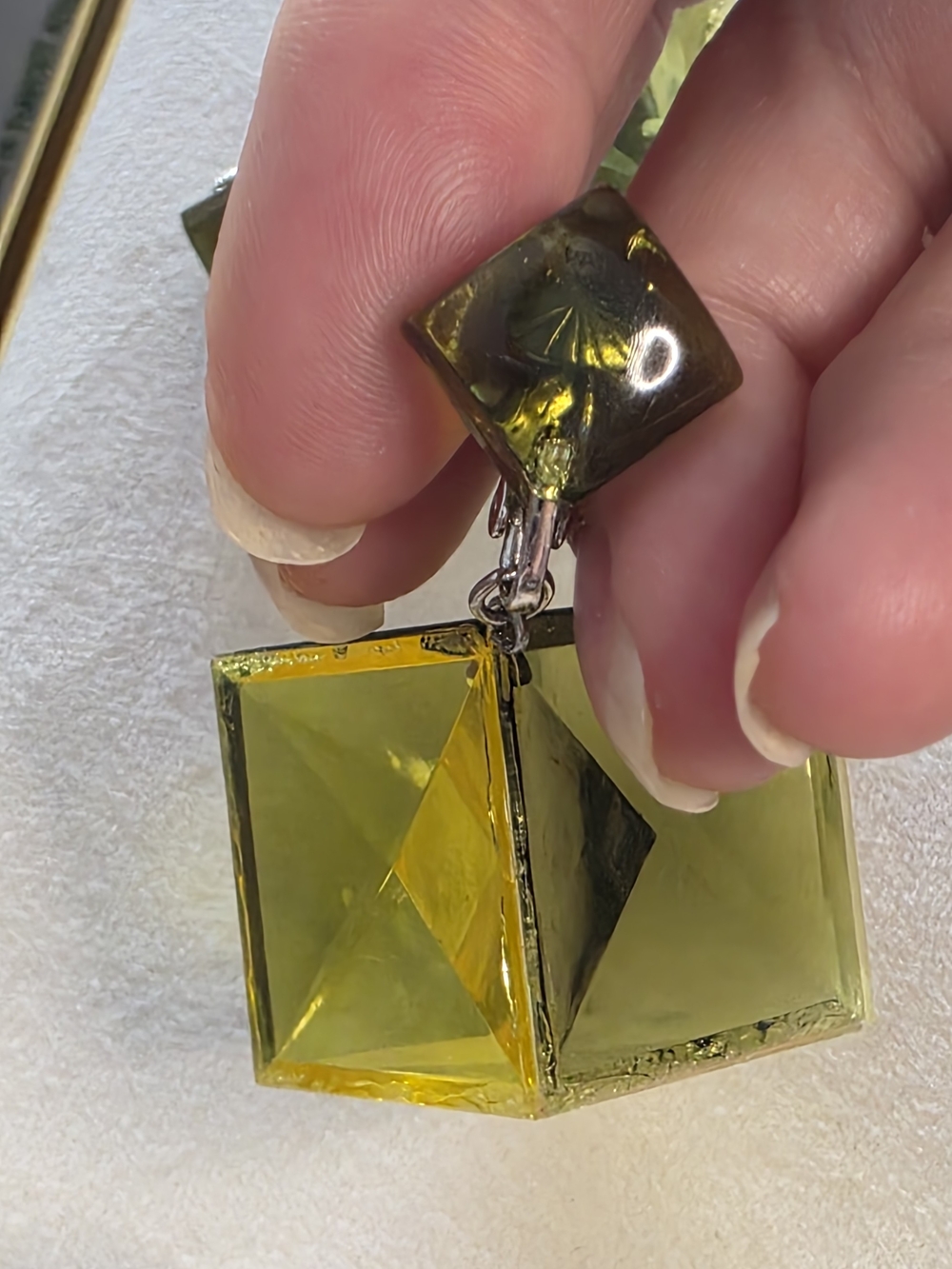 Rare Vendome Lime Green Cube Dangle Earrings Lucite Gold Tone - Picture 3 of 7